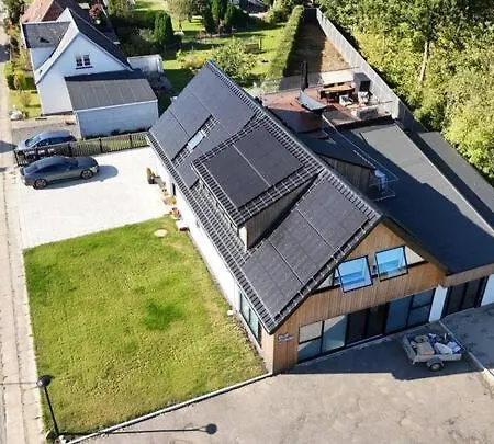 Charming House For 11 Persons In With Luxury Rooftop Deck & Free Parking Villa *