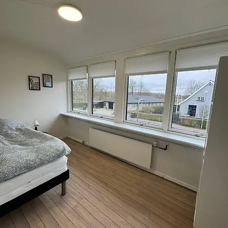 Charming House For 11 Persons In With Luxury Rooftop Deck & Free Parking Villa *