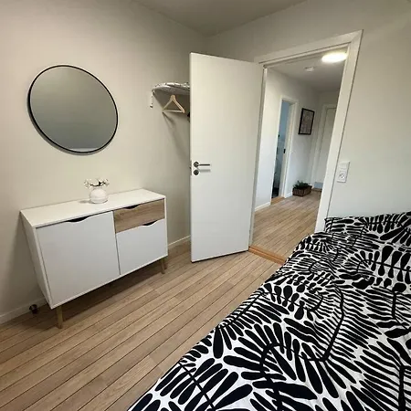 Charming House For 11 Persons In With Luxury Rooftop Deck & Free Parking *