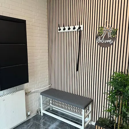 Charming House For 11 Persons In With Luxury Rooftop Deck & Free Parking