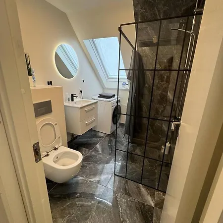 Villa Charming House For 11 Persons In With Luxury Rooftop Deck & Free Parking *