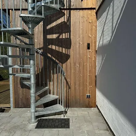 Charming House For 11 Persons In With Luxury Rooftop Deck & Free Parking *