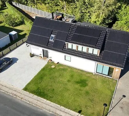 Charming House For 11 Persons In With Luxury Rooftop Deck & Free Parking *
