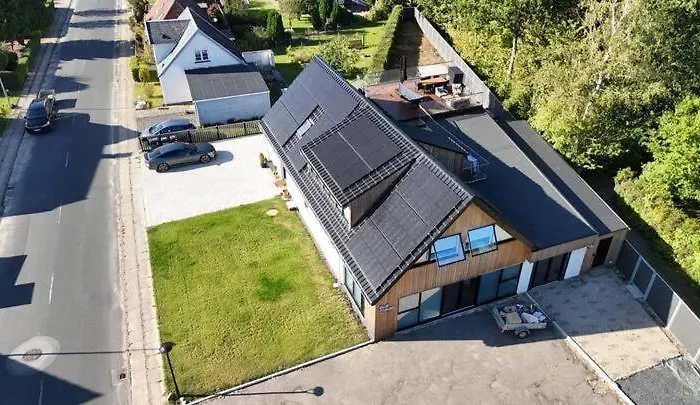 Charming House For 11 Persons In With Luxury Rooftop Deck & Free Parking Villa *