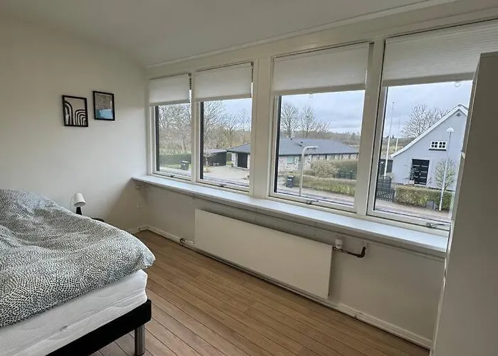 Charming House For 11 Persons In With Luxury Rooftop Deck & Free Parking Villa *