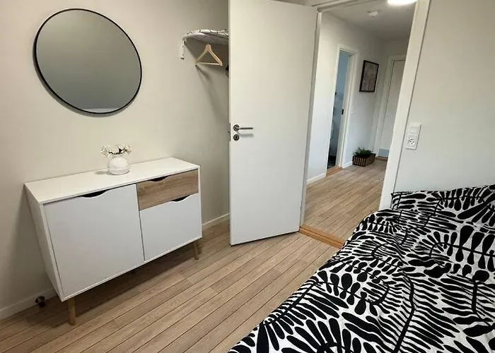 Charming House For 11 Persons In With Luxury Rooftop Deck & Free Parking *