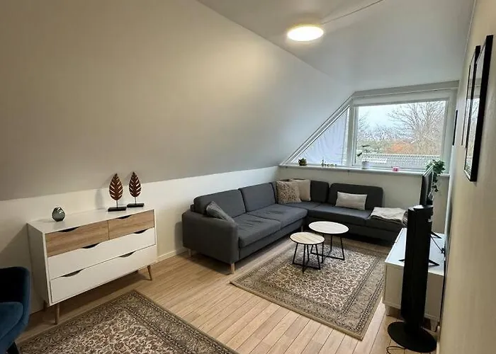 Charming House For 11 Persons In With Luxury Rooftop Deck & Free Parking *