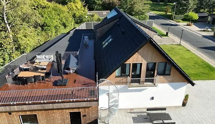 Charming House For 11 Persons In With Luxury Rooftop Deck & Free Parking Odense