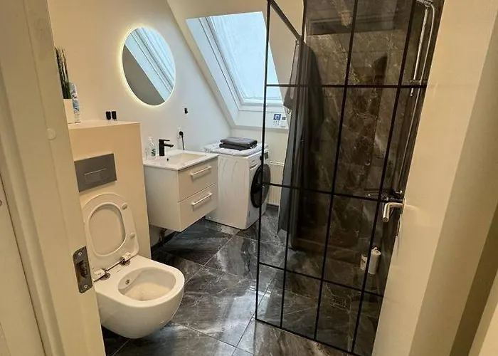 Villa Charming House For 11 Persons In With Luxury Rooftop Deck & Free Parking *