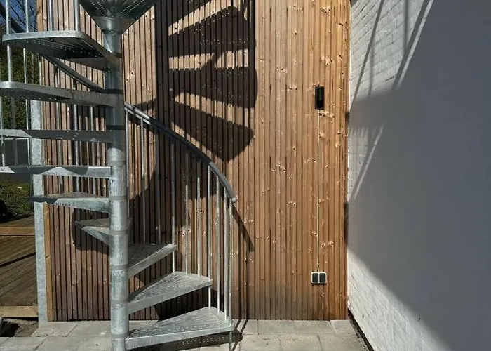 Charming House For 11 Persons In With Luxury Rooftop Deck & Free Parking *