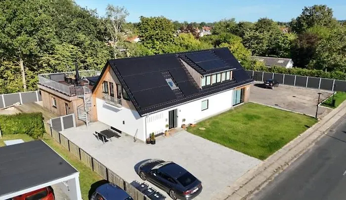 Charming House For 11 Persons In With Luxury Rooftop Deck & Free Parking Odense