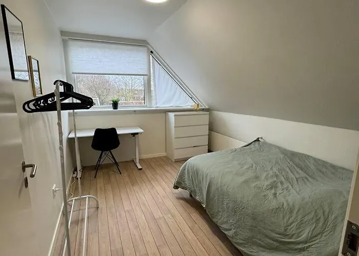 Charming House For 11 Persons In With Luxury Rooftop Deck & Free Parking